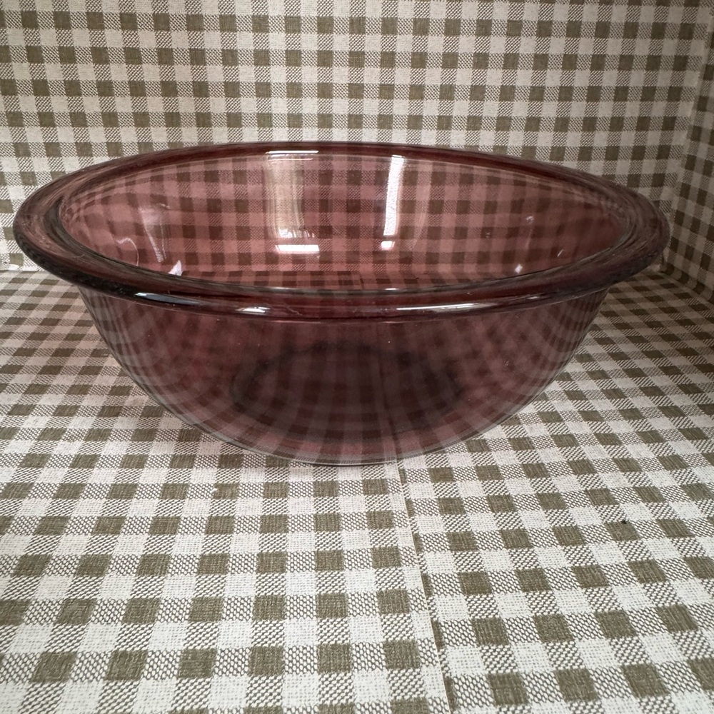 VTG Pyrex cranberry purple Glass Mixing Bowl 323 1.5L USA